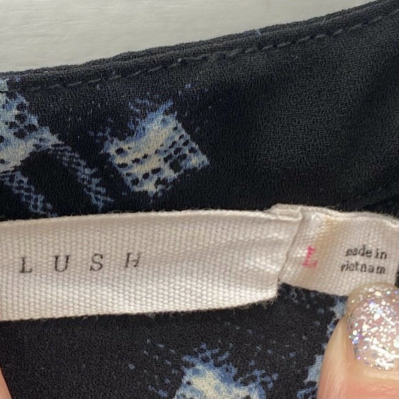 Lush Women's Size L Faux Wrap Dress Knee Length Long Sleeve Geometric Lined - Picture 4 of 10